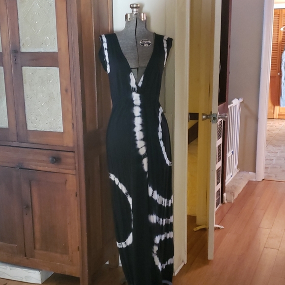 Anthropologie Dresses & Skirts - Romeo & Juliet Couture Tie Dye Maxi Dress, small